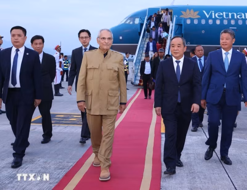 President of Timor-Leste José Ramos-Horta (front row, left) arrived in Hanoi on July 31 evening, beginning his four-day state visit to Vietnam at the invitation of President To Lam. (Photo: VNA)