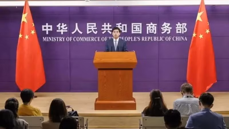 Deputy Chief of the Office and Spokesperson of the Ministry of Commerce of China He Yadong, speaks at the press conference. (Photo: haiwainet.cn)