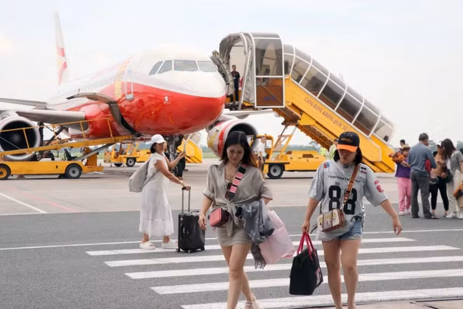 Passengers on the flight (Photo: VNA)