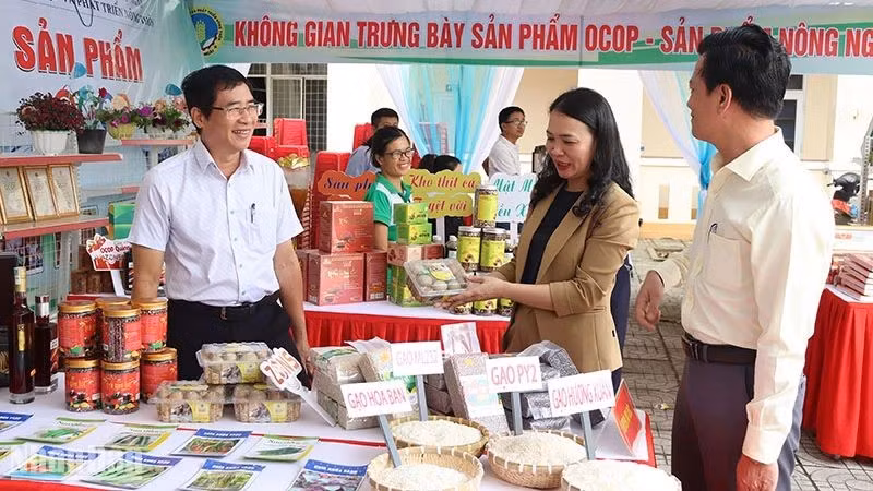 A booth displaying OCOP products from Quang Ngai Province.