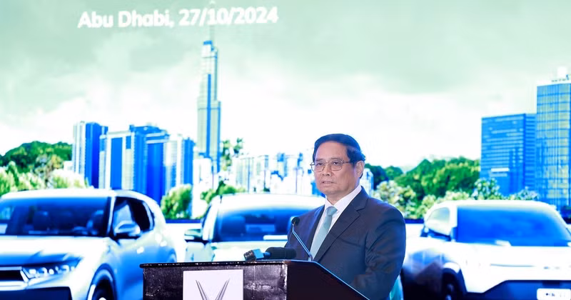 Prime Minister Pham Minh Chinh addresses the ceremony launching VinFast electric vehicles in the UAE (Photo; VNA)