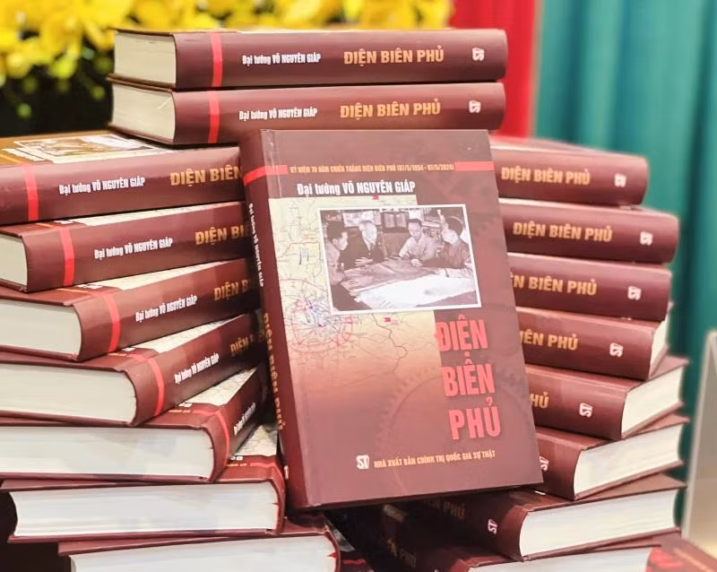 The 9th edition of the book “Dien Bien Phu” written by General Vo Nguyen Giap. (Photo: cand.com.vn) 