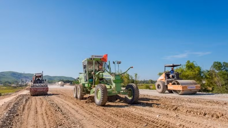 The Ministry of Transport has required investors and contractors not to be complacent when constructing the main sections, particularly paying attention to the quality of the project, and not to compromise quality for the sake of progress.