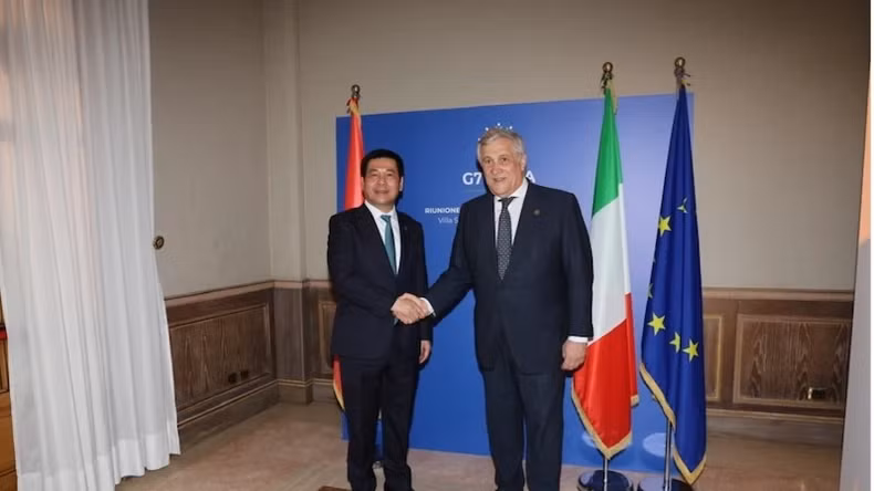 Minister Nguyen Hong Dien hosts a bilateral meeting with Antonio Tajani, Deputy Prime Minister and Minister of Foreign Affairs and International Cooperation of Italy.