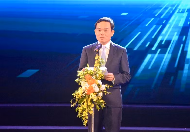 Deputy PM Tran Luu Quang speaks at the ceremony.