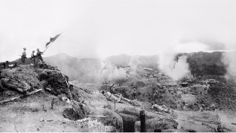 An overview of Doc Lap (Independence) Hill. The 'Determination to fight, Determination to win' flag, the noble award of President Ho Chi Minh, was raised high by the shock soldiers on the roof of the enemy's command bunker after Vietnamese soldiers completely destroyed this position on March 14, 1954. (Source:VNA)