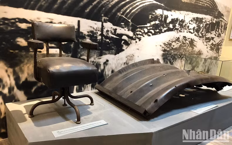 General de Castrie's chair and tunnel cap.