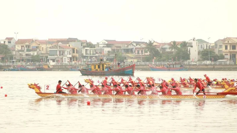The teams start on Nhat Le River.
