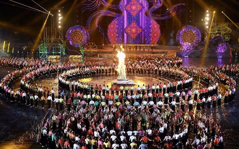 The rehearsal for the ceremony to honour Xoe Thai art and kick off Muong Lo Culture - Tourism Festival 2022. (Photo: VNA)