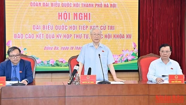 Party chief Nguyen Phu Trong speaks at the meeting.