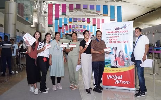 Passengers on a flight from Ahmedabad to Vietnam. (Photo: vietjetair.com)