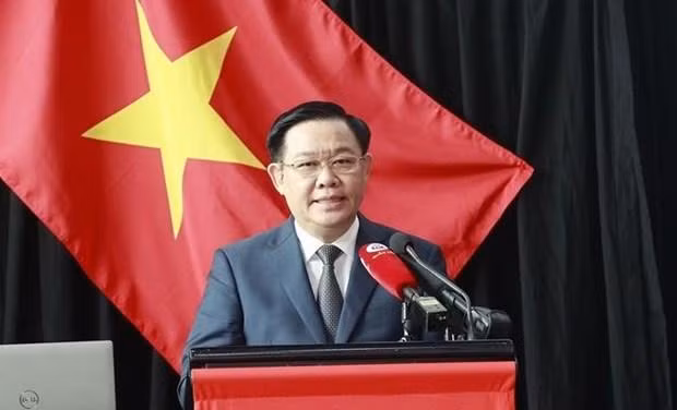 National Assembly Chairman Vuong Dinh Hue speaks at the forum. (Photo: VNA)