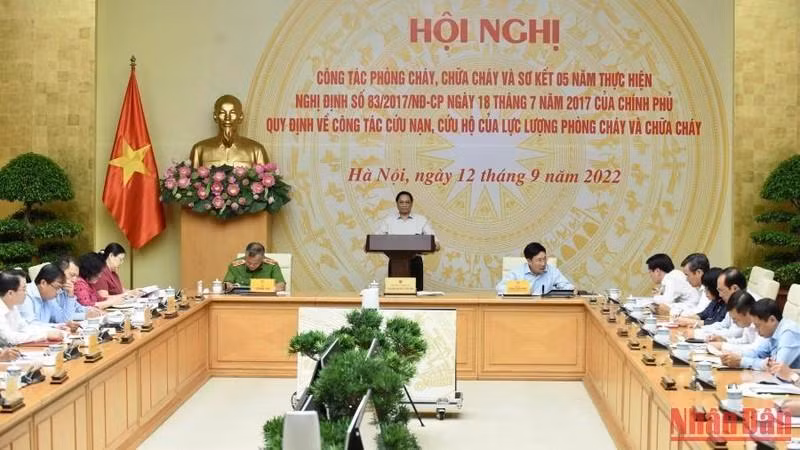 PM Pham Minh Chinh chairs the national teleconference. (Photo: NDO)