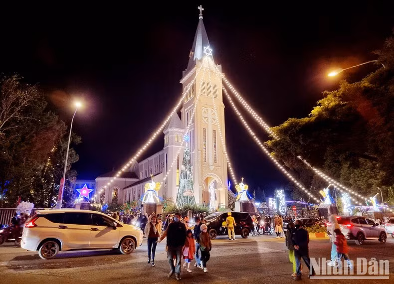 The streets in the centre of Da Lat City on Christmas Eve.