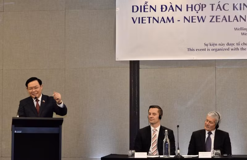 Chairman of the National Assembly (NA) Vuong Dinh Hue speaks at the forum (Photo: VOV)