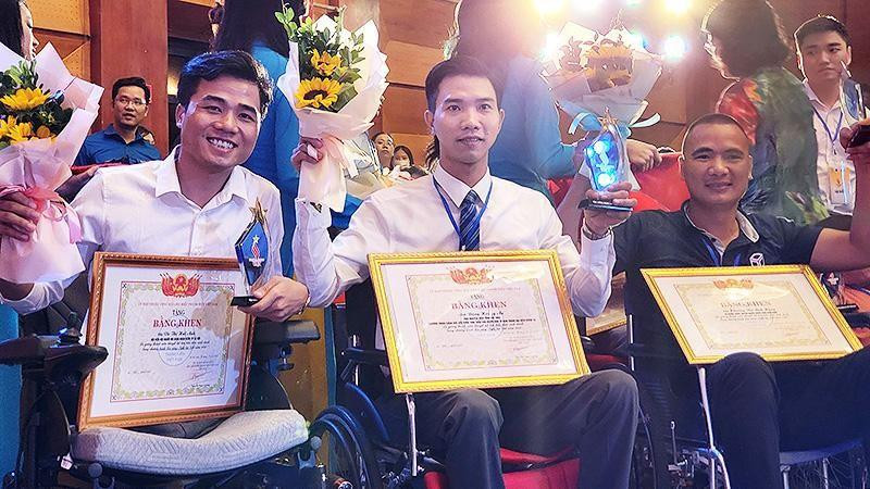 The delegates are honoured at the ceremony. (Photo: NDO)