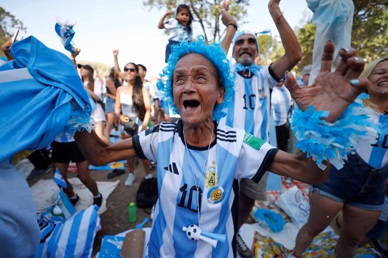 An Argentina fan celebrates after Argentina's Lionel Messi scores their first goal. (Photo: REUTERS)