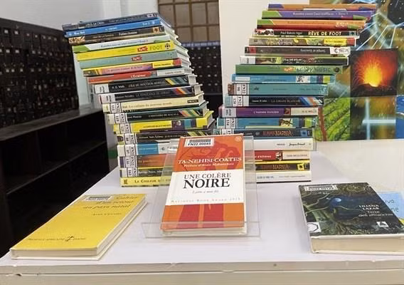 The establishment of the Francophone Book Spaces will provide useful knowledge for Vietnamese people in the fields of culture, society, science and technology of the Francophone community (Photo: baovanhoa.vn)