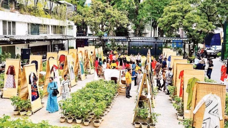 The exhibition has attracted a large number of visitors. (Photo: NDO)