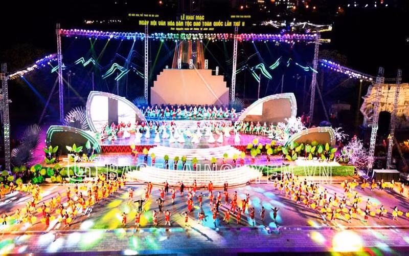 A performance at the opening ceremony of festival. (Photo: baothainguyen.vn)