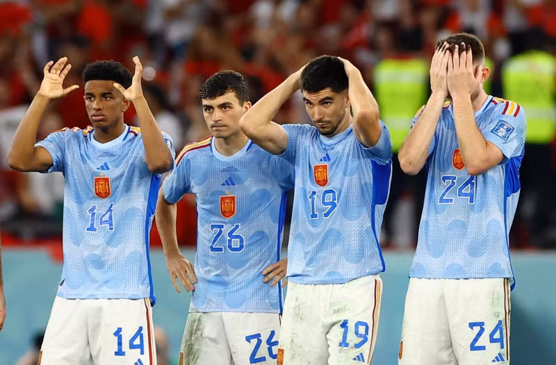 Spain players look dejected after Sergio Busquets has his penalty saved by Morocco's Yassine Bounou during the penalty shootout. (Photo: REUTERS)