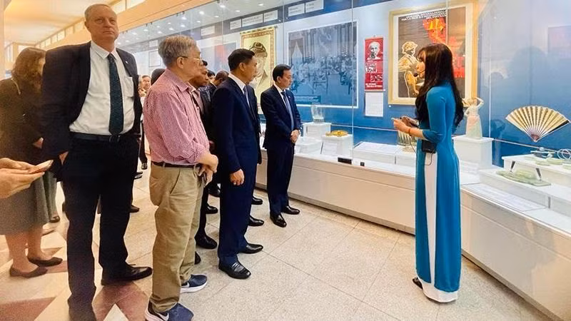 At the exhibition (Photo: NDO)