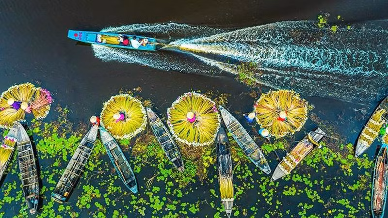 An Giang is more beautiful during the floating season. (Photo: Khanh Phan)