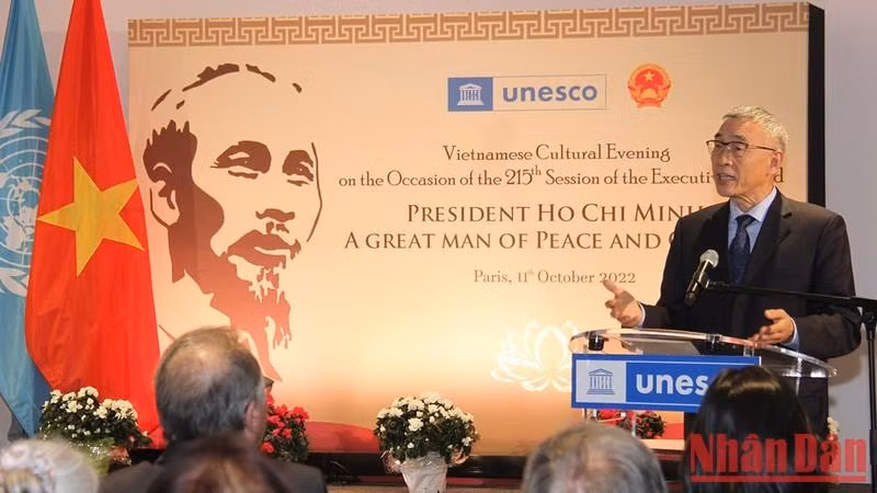 UNESCO Deputy Director-General Xing Qu speaks at the event. (Photo: NDO)