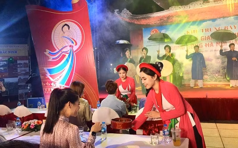 A performance of Quan Ho (love duet singing) at the programme (Photo: NDO)