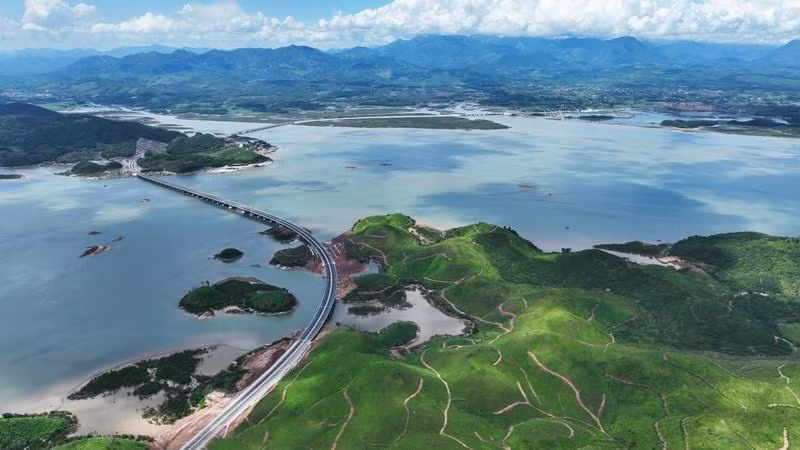 A part of Van Don-Mong Cai Expressway from above (Photo courtesy of the collaborator) A part of Van Don-Mong Cai Expressway from above (Photo courtesy of the collaborator)