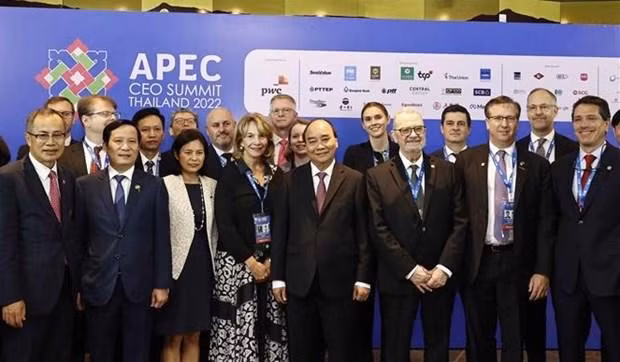President Nguyen Xuan Phuc with delegates at the event (Photo: VNA)