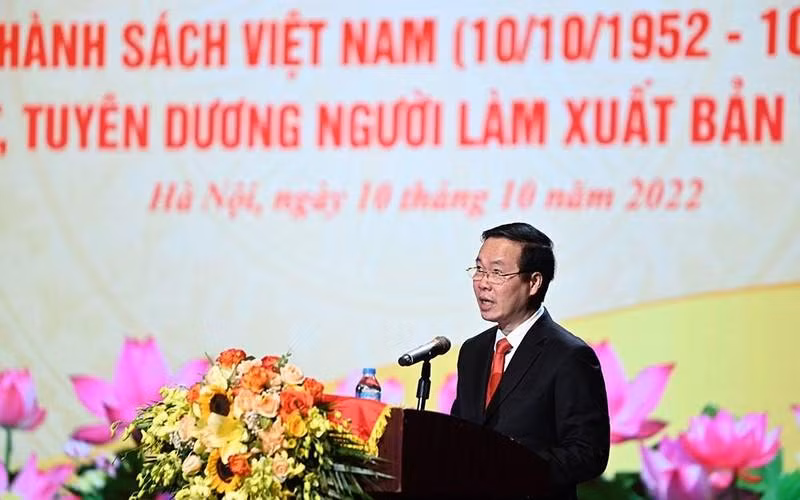 Politburo member Vo Van Thuong speaks at the event.