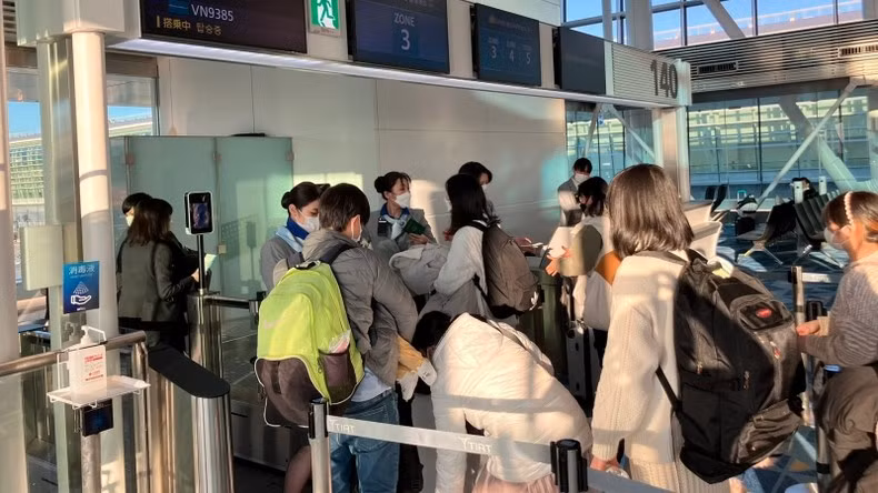 Passengers check-in to board the plane. (Photo: NDO)