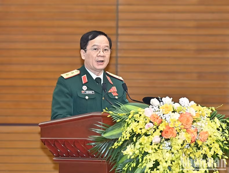 Lieutenant General Khuat Viet Dung, Vice Chairman of the sixth-tenure VWVA, delivers a report at the congress.