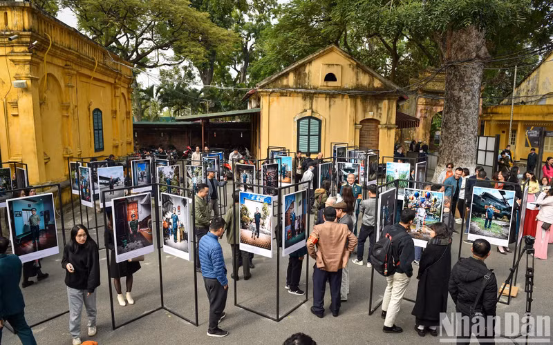 At the exhibition (Photo: NDO)