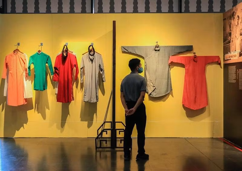 Many costumes of the capital’s citizens in the early 20th century are displayed at the exhibition.