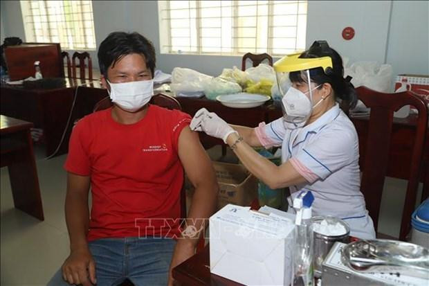 A man gets vaccinated against COVID-19. (Photo: VNA)