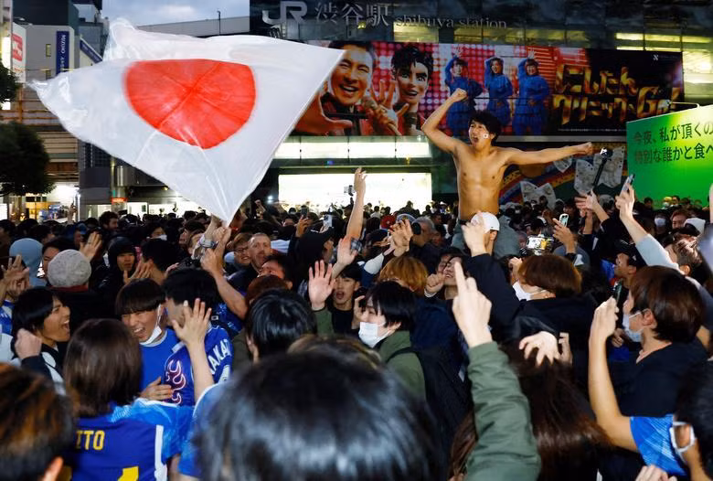 Japan fans celebrate at the Shibuya Crossing after the match as Japan qualify for the knockout stages. (Photo: REUTERS) Japan fans celebrate at the Shibuya Crossing after the match as Japan qualify for the knockout stages. (Photo: REUTERS)