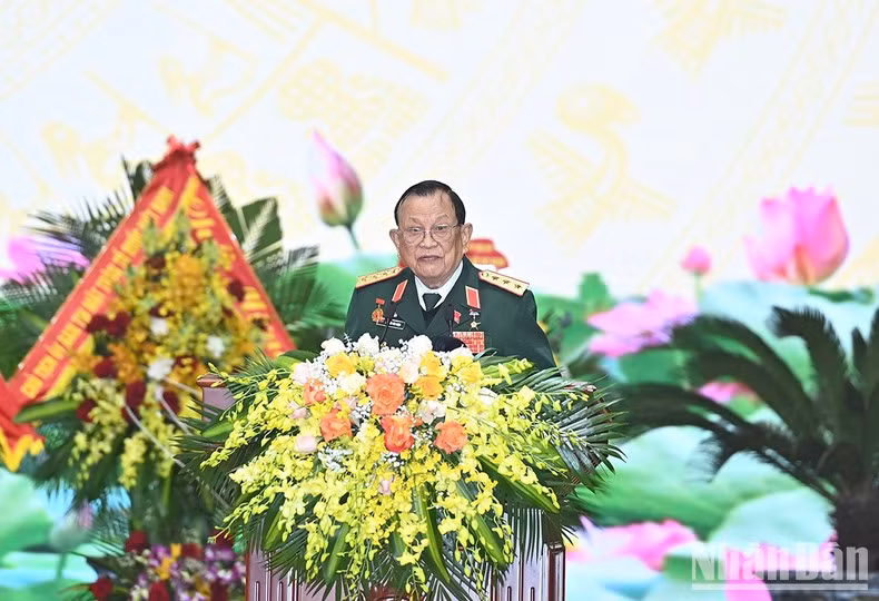 Chairman of the sixth-tenure VWVA Nguyen Van Duoc made a speech to open the congress.