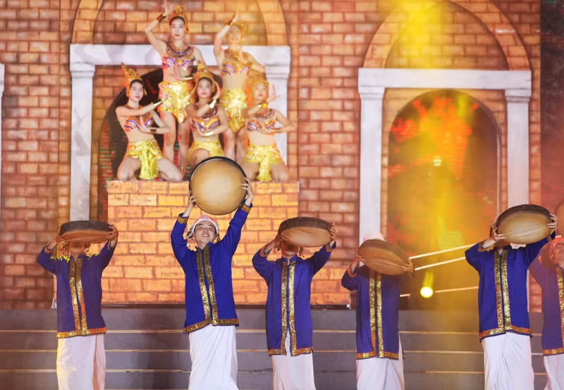 The image of the ancient Cham Tower is reproduced.