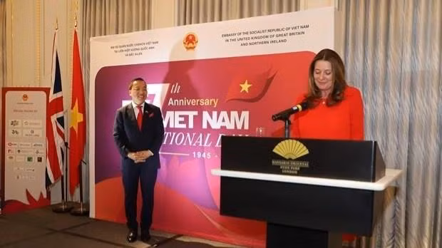 Gillian Keegan, British Parliamentary Under Secretary of State at the Foreign, Commonwealth & Development Office, speaks at the event. (Photo: VNA)