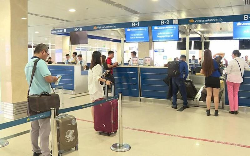 Passengers at an airport (Photo: NDO)