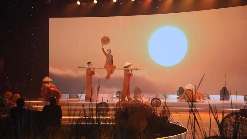 An art performance at the programme (Photo: NDO)