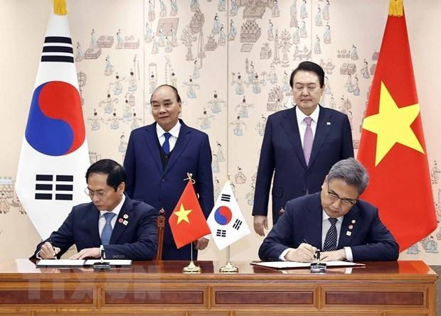 At the signing ceremony (Photo: VNA)