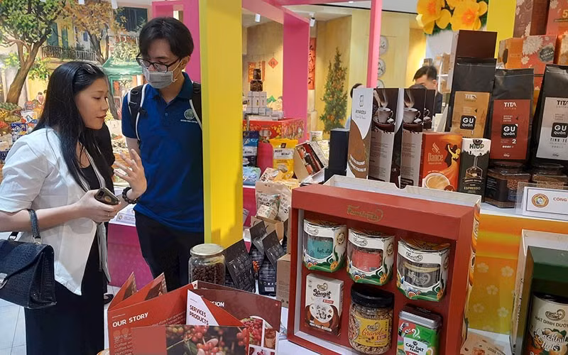 Products from food and foodstuff enterprises are displayed at the showroom of the Ho Chi Minh City Investment and Trade Promotion Centre.