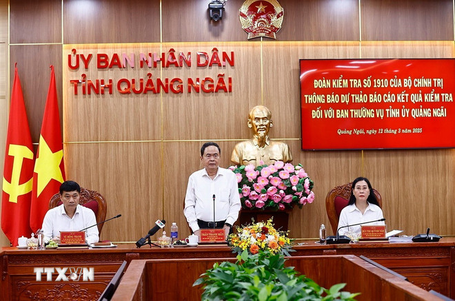 National Assembly Chairman Tran Thanh Man speaks at working session with the Quang Ngai provincial Party Committee's Standing Board (Photo: VNA) 