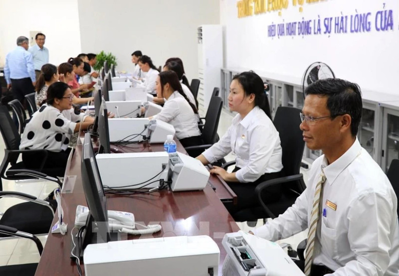 Seamless public services for citizens and businesses must be ensured during the transition to a streamlined two-tier local administration model. (Photo: VNA) 