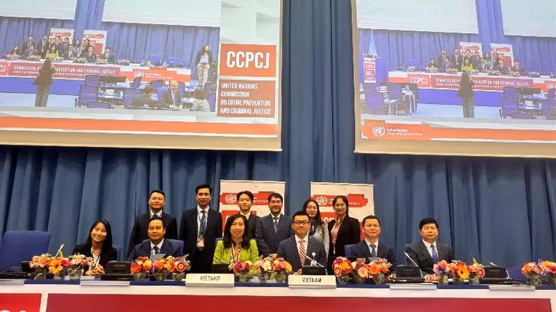 Members of the Vietnamese delegation attend the CCPCJ34 in Vienna, Austria. (Photo courtesy of the Ministry of Foreign Affairs)