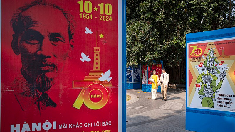 Hanoi City is decorated to celebrate the 70th anniversary of the Capital City’s Liberation. (Photo: SON TUNG)