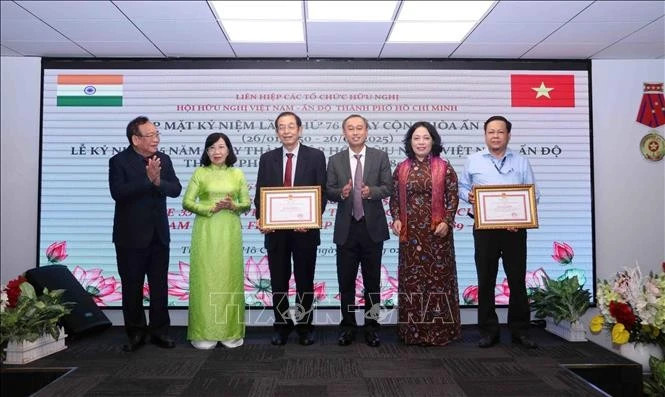 Two collectives and six individuals from the VIFA are presented certificates of merit from the Chairperson of the Ho Chi Minh City People's Committee for their outstanding achievements in people-to-people diplomacy. (Photo: VNA) 